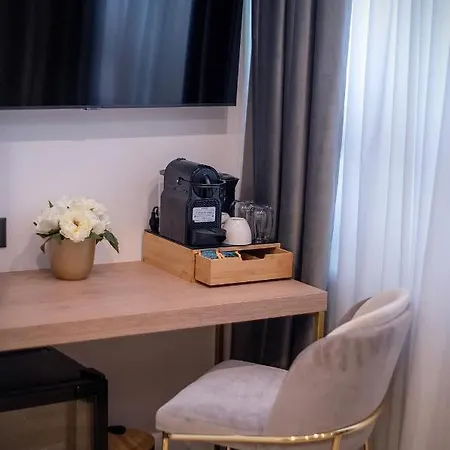 Amelie Luxury 1