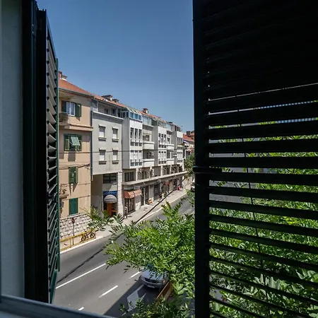 Πανσιόν Amelie Luxury 1 4*