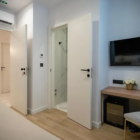 Amelie Luxury 1 بيت ضيافة 4*